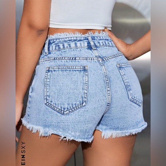 SHEIN SXY Frayed Detail Washed Denim Shorts - Picture 2 of 5